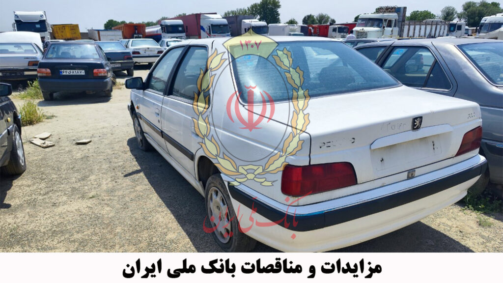 پارکینگ بانک ملی به همراه خودروهای مزایده ای این شرکت
